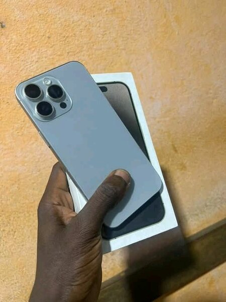 iPhone Moderne 128Go Argent
