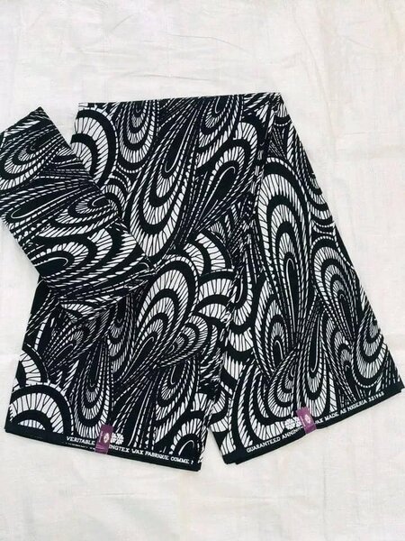 Tissu noir blanc 