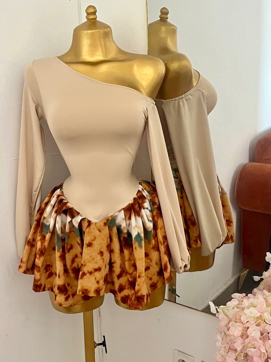 Robe Asymétrique à Manches Longues