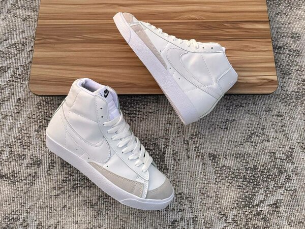*NIKE MONTANTE*