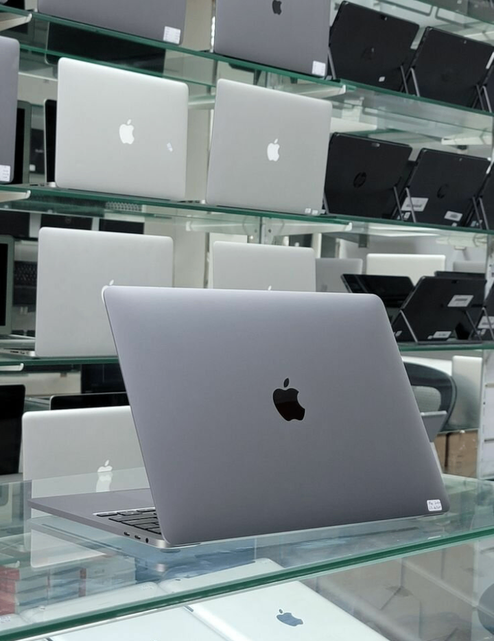 Apple laptop