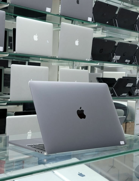 Apple laptop
