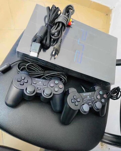 Ps2 2 Manettes 20 jeux