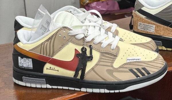 NIKE SNEAKERS SB