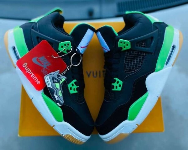 NIKE JORDAN 4SB