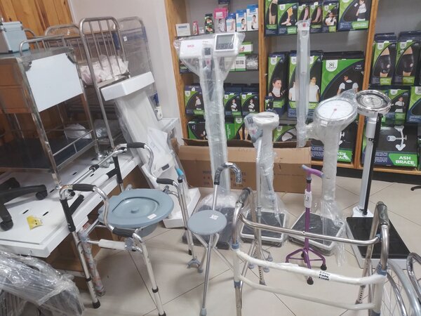 Deluxe wheel chair