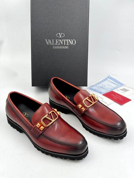 Solid leather shoes