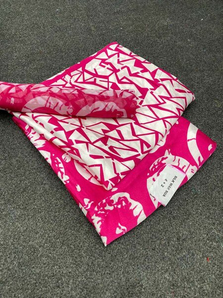 Tissu géométrique vibrant