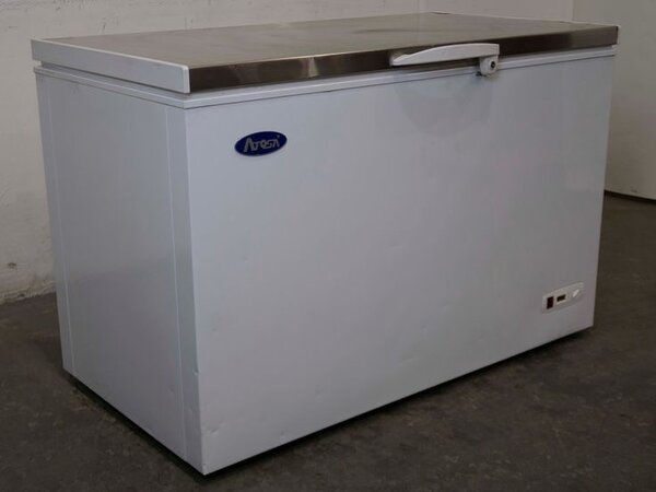 Chest freezer