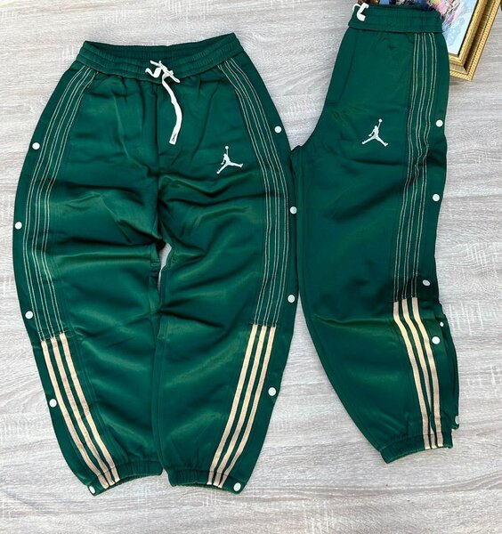 JOGGERS BASE..