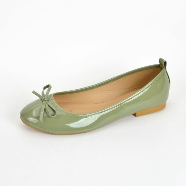 Soft leather thick heel flat shoe