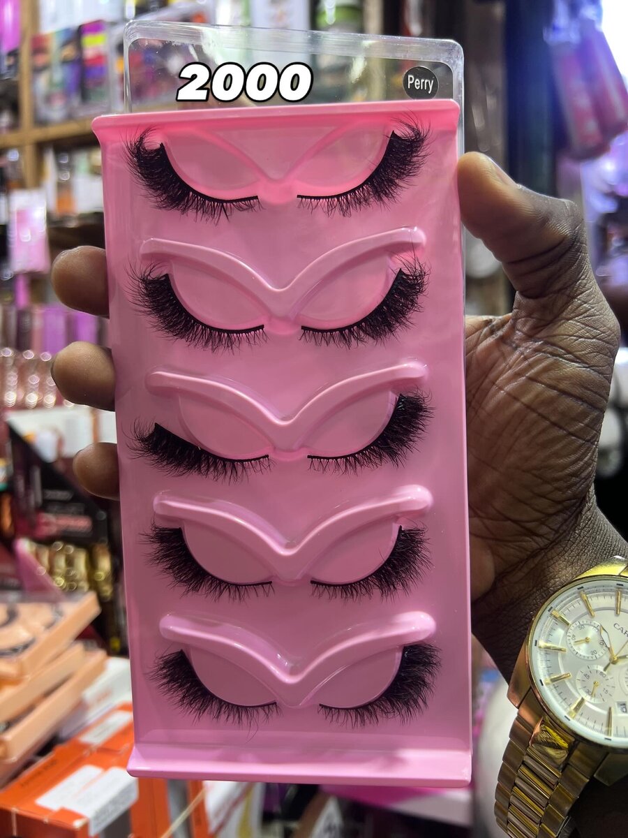 Faux cils tirés