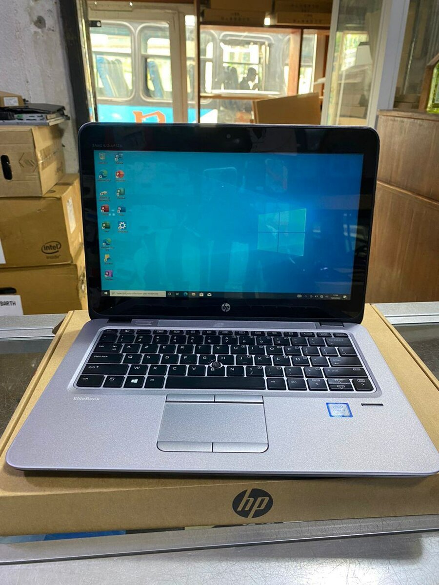 *HP elitebook 820 G4*   *Core i7*