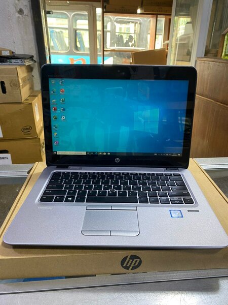 *HP elitebook 820 G4*   *Core i7*