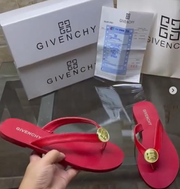 pink flip flops