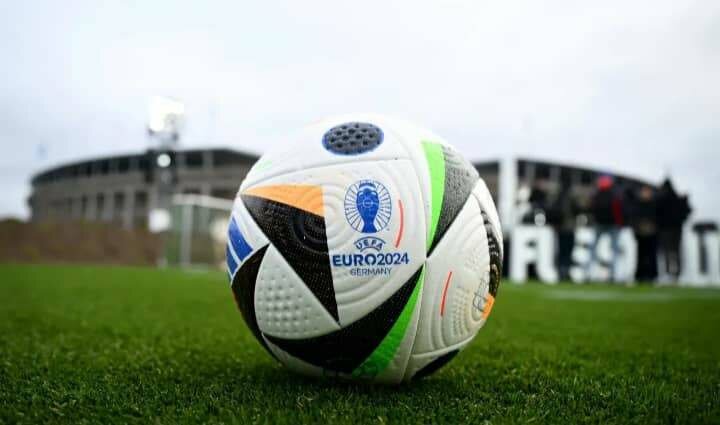 Ballon de foot euro en cuire