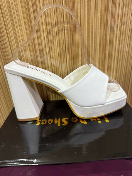 Sandale à talons