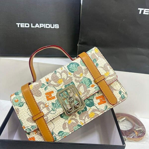 Ladies bags in box