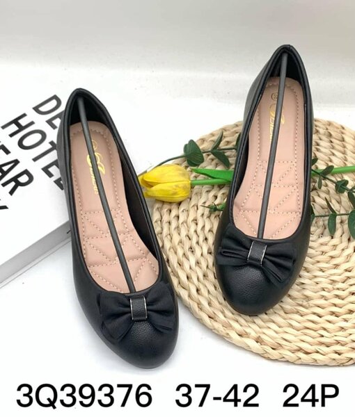 Flat shoes