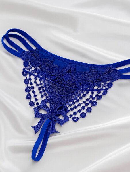 String sexy en dentelle bleue