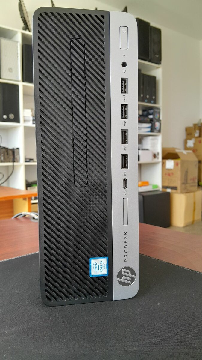DESKTOP COMPUTER