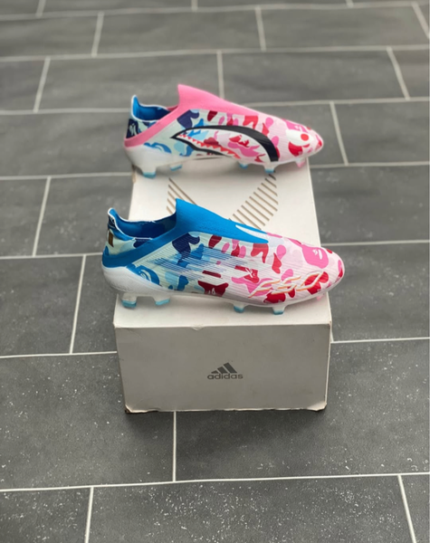 Chaussures de football colorées