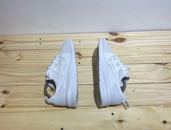 ASICS  size 44
