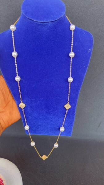 Long pearl necklace