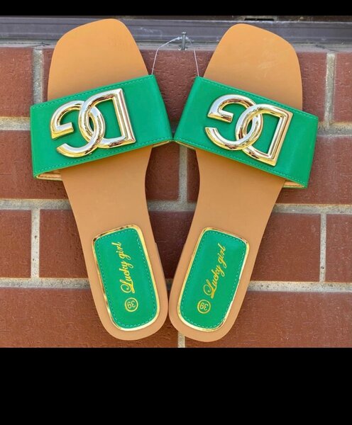 Ladies slippers