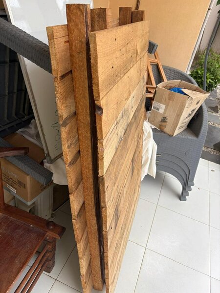 LIT DE 2 places en bois propre