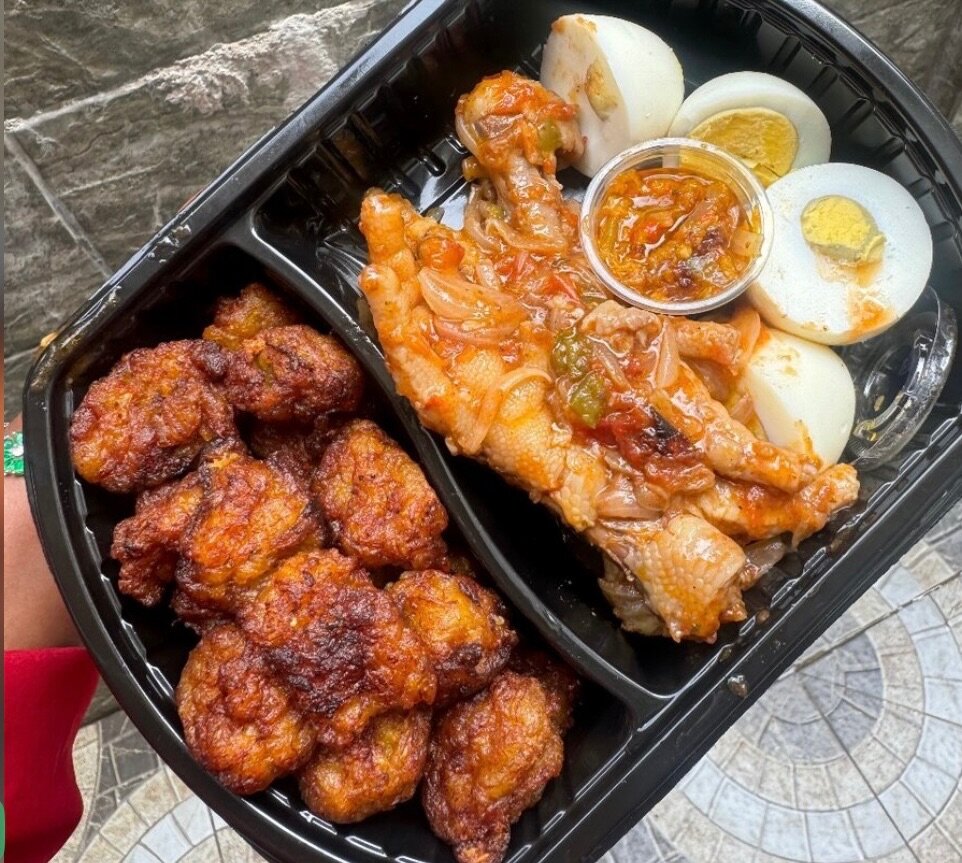 Alloco patte de poulet et oeuf