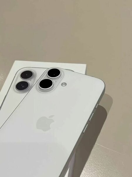iPhone 16