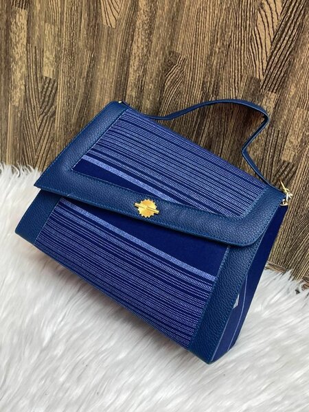 Sac à main élégant bleu