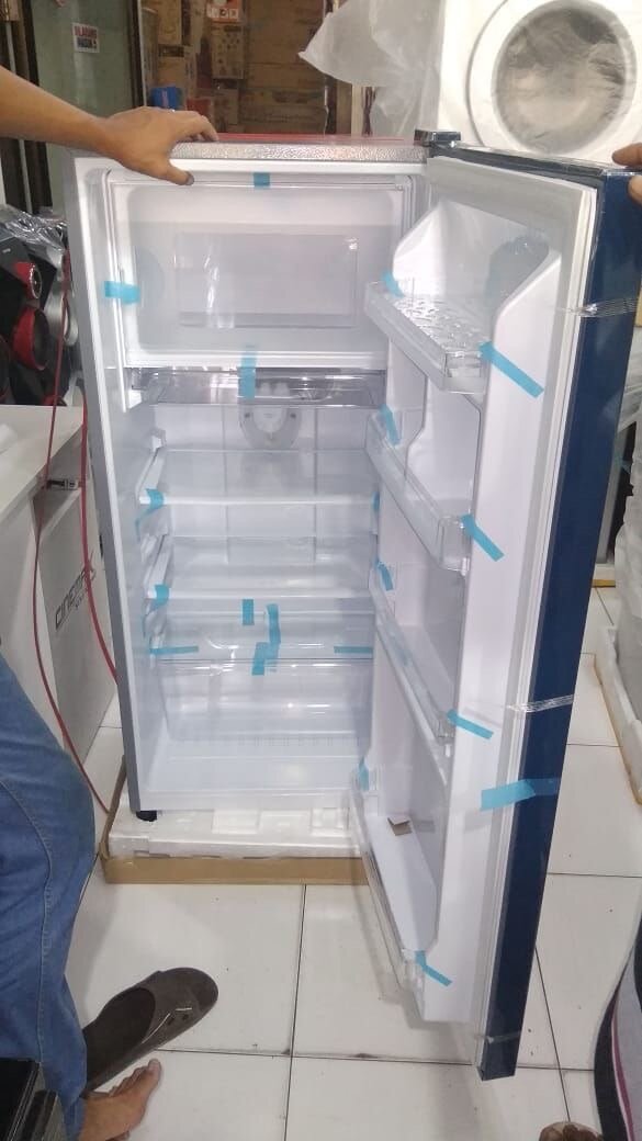 Table top refrigerator