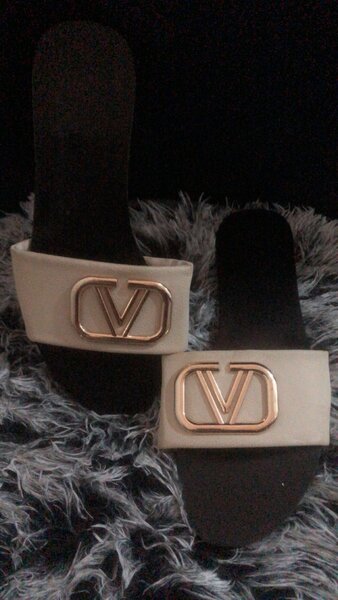 Ladies slippers