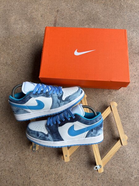 JORDAN ONE LOW