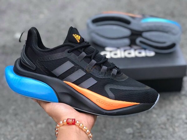 Nike adidas