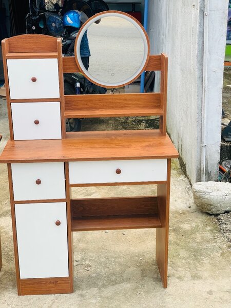 Coiffeuse en bois avec miroir