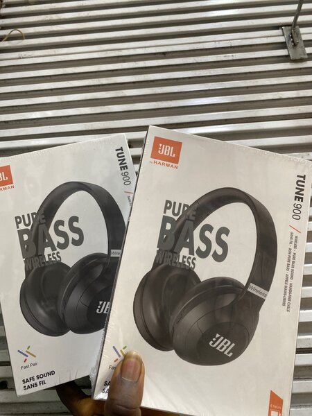 JBL TUNE 900