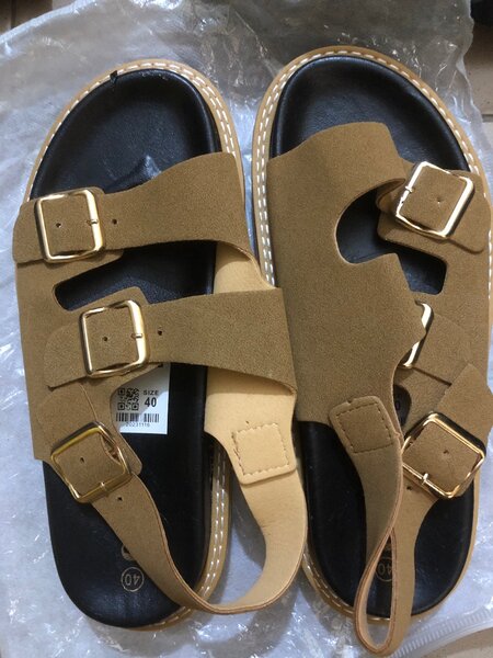 Sandales à boucles en cuir