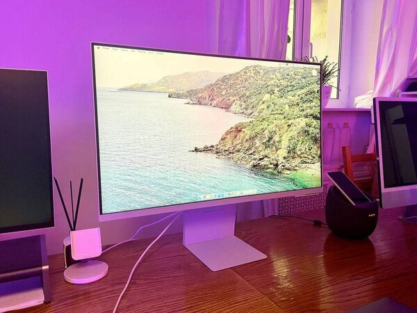 Монитор 4K Samsung M8 32" со SMART tv