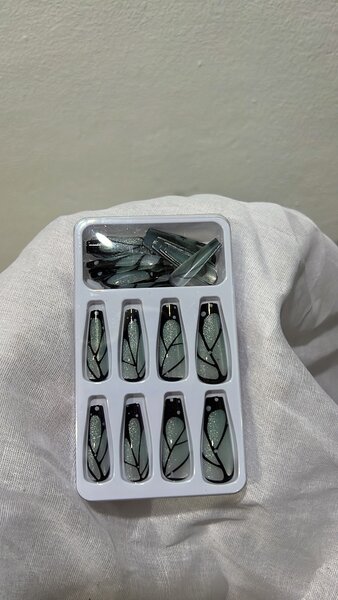PRESS ON NAILS