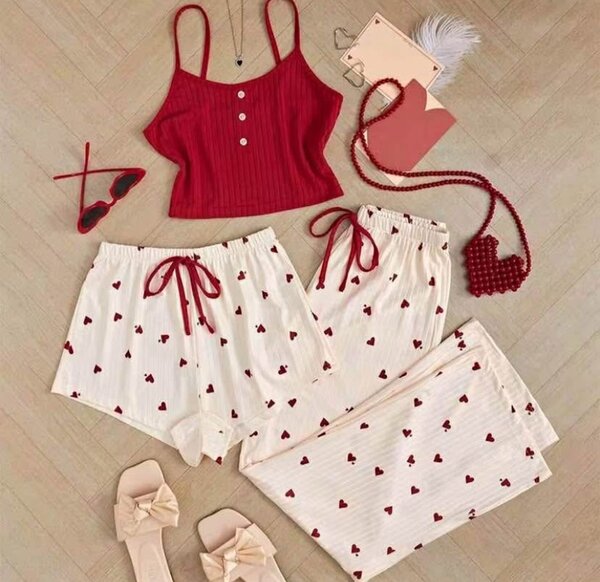 Pyjama court femme à coeurs