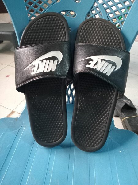 NIKE