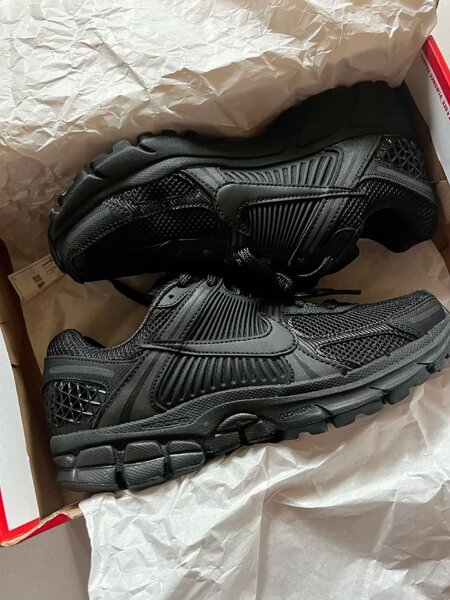 Nine vomero 5 black
