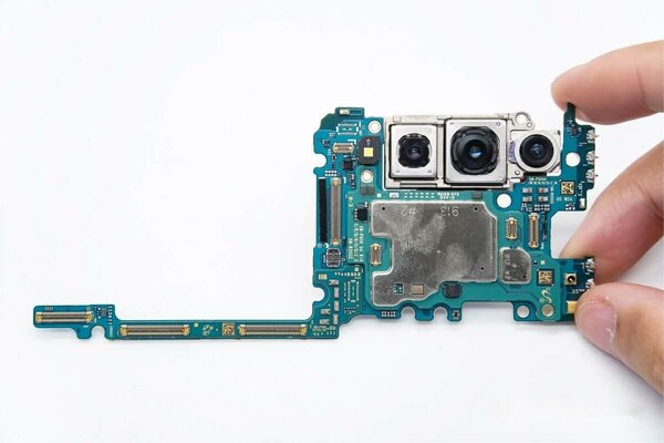 Samsung Galaxy Z Fold 3 and 4