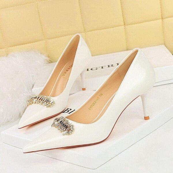 Ladies full shoe heel