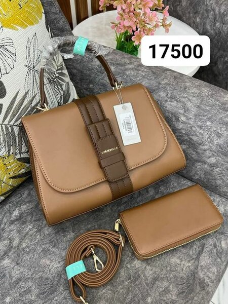 Sac marron avec fermeture latérale