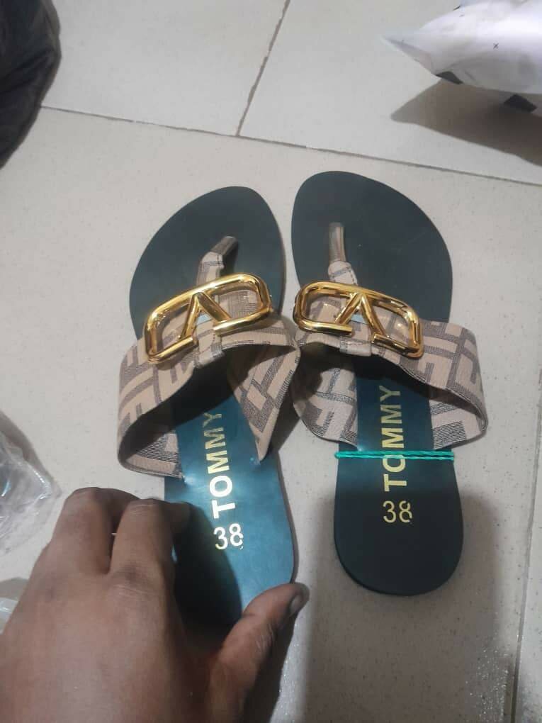 Ladies slippers