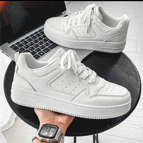 Sneakers moderne en cuir blanc et noir